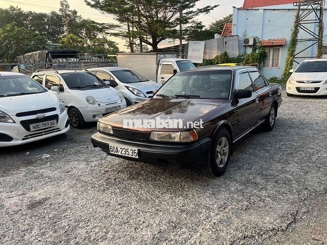 Toyota Camry 1987 2.0 MT - 100000 km