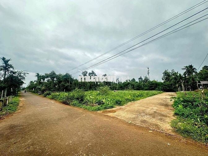 Eatu - kotam đường bê tông - Hẻm cấp 1 Quốc lộ 26.