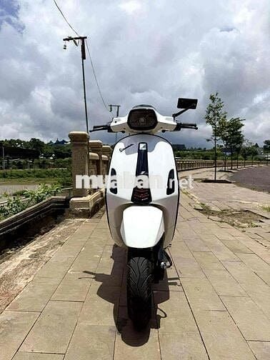 Cần bán Vespa Sprint 3Vie 2015 màu Trắng