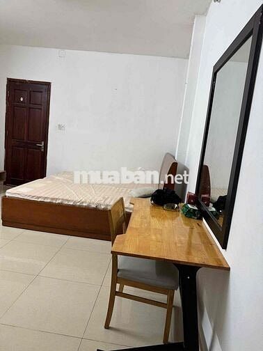 Cho thuê phòng rộng rãi, thoáng mát, giá sinh viên, nhà mặt tiền đẹp.