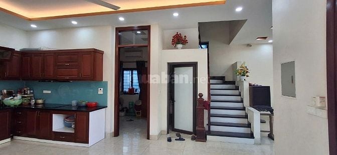 NHÀ BÁC HÀNG XÓM CẦN BÁN – DT 111M² – NHÀ TỰ XÂY 3 TẦNG SIÊU CHẮC CHẮN