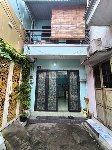 Cho thuê nhà nguyên căn có máy lạnh ngay chợ thủ đức 5tr