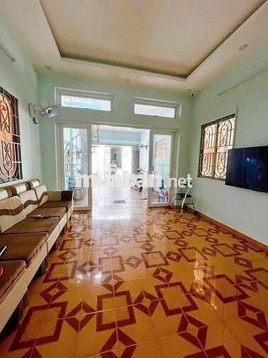 Nhà trệt 90m2 nở hậu, 2 phòng ngủ, 1 phòng khách rộng gần chợ Phú Lâm