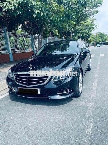 Mercedes-Benz E 200 Đen 5 chỗ