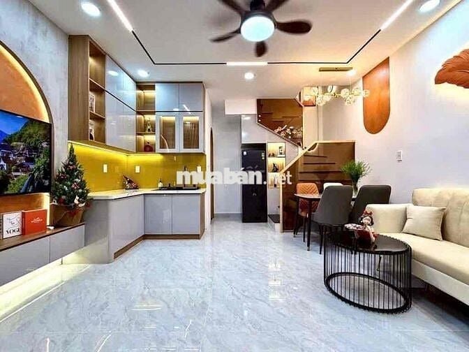 BÁN NHANH NHÀ SÁT NGÃ TƯ HÀNG XANH,HẺM XE HƠI, 3TẦNG MỚI FULL NỘI THÂT