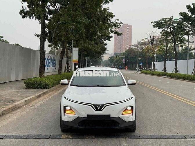 VinFast VF6 PLUS MUA PIN