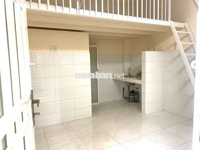 Máy lạnh sẵn,ngay cầu chánh hưng,gát lửng,riêng biệt