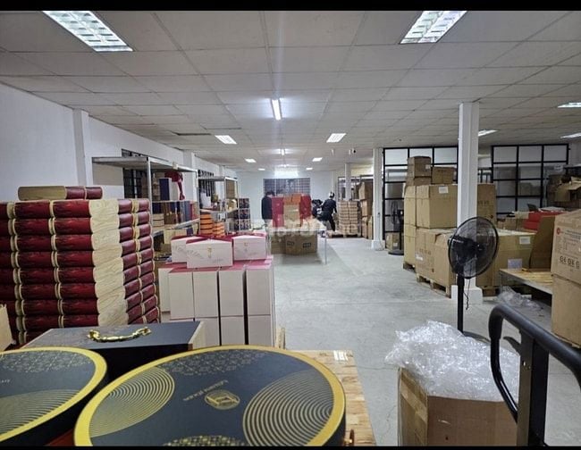 Tại quận 4 cần tuyển nhân viên phụ kho.Làm việc tại chi nhánh mới 