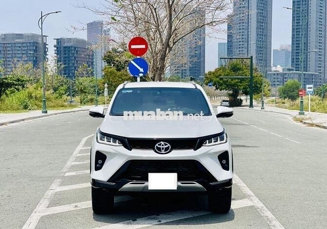 Toyota Fortuner Legender 2023 2.4L 4x2 AT 34000 Km