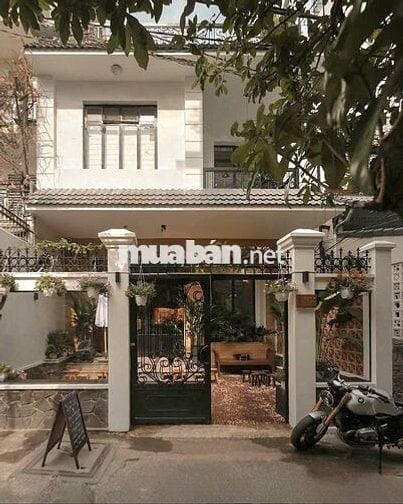 CHO THUÊ NHÀ PHONG CÁCH VINTAGE SÂN VƯỜN NGAY TRUNG TÂM QUẬN 1