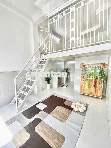 PHÒNG GÁC CAO BAN CÔNG VIEW THÀNH PHỐ MỚI XÂY - CÓ THANG MÁY