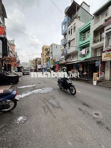 NHÀ 3 TẦNG - MẶT TIỀN ĐƯỜNG CAO ĐẠT - NGAY CẦU CHỮ Y - 300M ĐẾN QUẬN 1