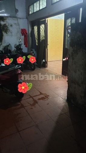 Cho thuê phòng tầng 3 gần mặt phố Trương Định, điện nước khép kín