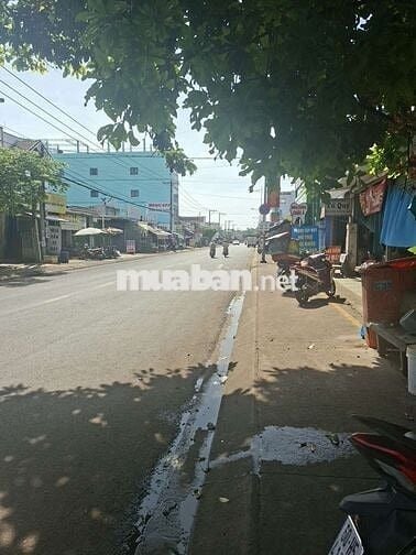 Bán nhà nguyên căn mặt tiền đường Lê A - Long Khánh.