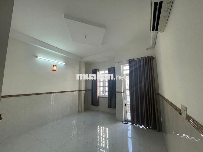 LÊ THỊ HOA PHÒNG BANCOL LẦU 1 MÁY LẠNH PHÒNG MỚI XÂY THOÁNG MÁT SẠCH