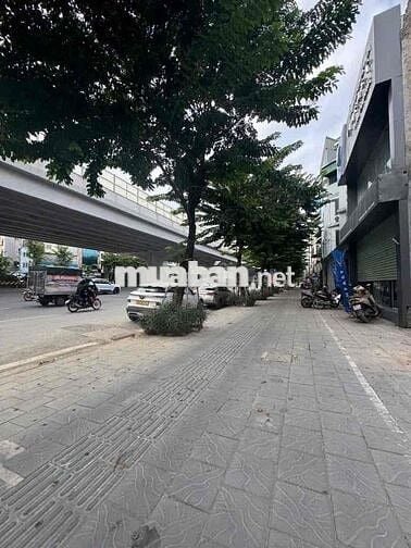 Bán Toà 9 Tầng Mặt Phố Phạm Văn Đồng MT 6,4m Vỉa Hè 8m Chỉ Hơn 20 Tỷ