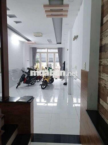 Nhà 1 trệt 3 lầu sân thươnh hẻm 105 Nguyễn Thị Tú Bhh B bình tân