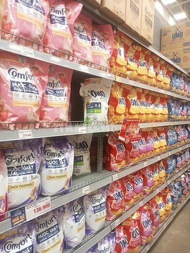 Gần tết cửa hàng cần tuyển gấp nhân viên bán hàng