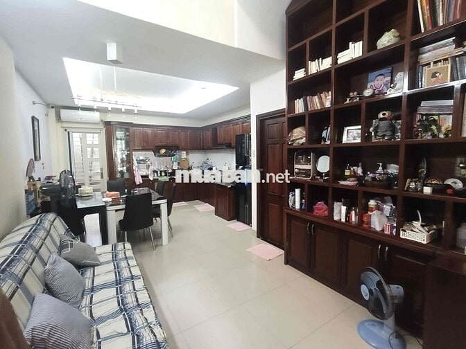 💎 💎 💎 NHÀ GẦN SÂN BAY 4,5❌20M CÓ 4PN 4WC XE HƠI NGỦ TRONG NHÀ P3 GV