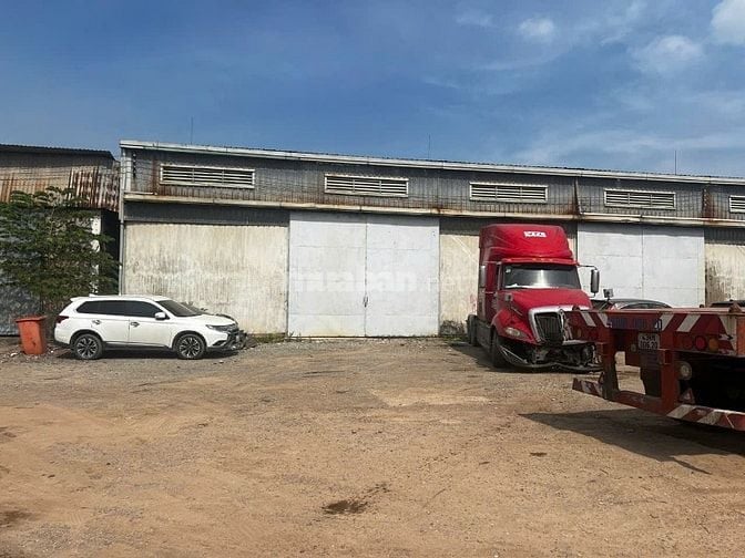 cần cho thuê nhà kho 450m2, xe cont ra vào được, có điện 3 pha,