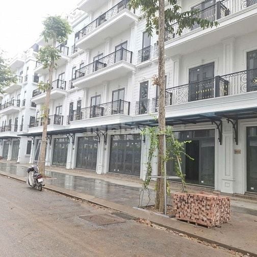 HOÀI ĐỨC, BÁN NHÀ LIỀN KỀ, PHÂN LÔ, Ô TÔ, VỈA HÈ, 5 T HOÀN THIỆN NGOÀI