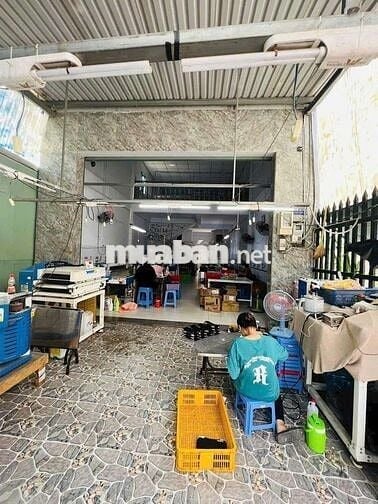 cho thuê nhà xưởng
5.5×25  1lau. Trống suốt.có sân trước sân sau.