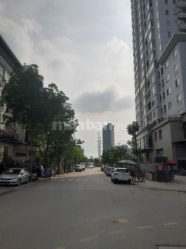 Cho thuê khối đế chung cư ngõ 28 Xuân La