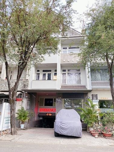 Bán 2 khách sạn nối đuôi nhau, 2 mặt tiền đường số 2 KDC Ven Sông
