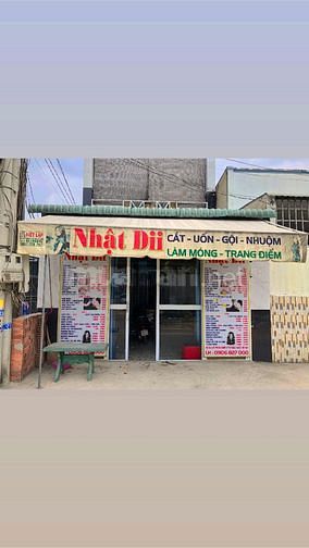 Em cần sang nhượng lại tiệm tóc và móng ạ 