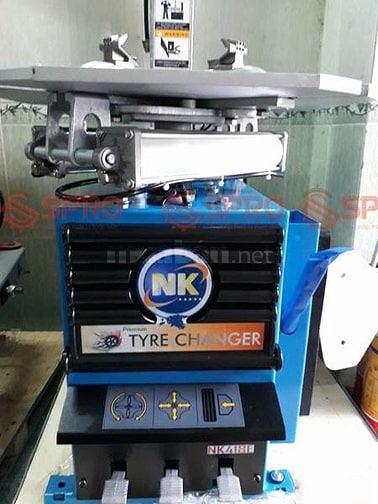 Máy tháo vỏ, máy ra vào lốp xe tay ga, ô tô du lịch NK418E 39300945 Máy tháo vỏ, máy ra vào lốp xe tay ga, ô tô du lịch NK418E