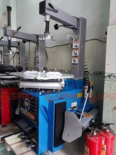 Máy tháo vỏ, máy ra vào lốp xe tay ga, ô tô du lịch NK418E 39300945 Máy tháo vỏ, máy ra vào lốp xe tay ga, ô tô du lịch NK418E
