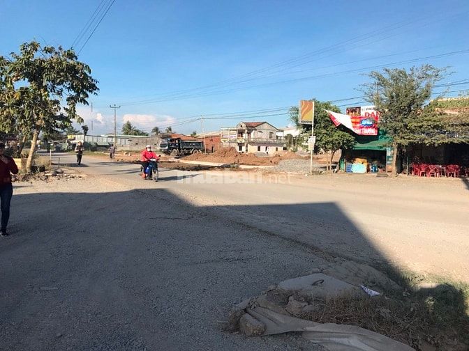 Đất đối diện chợ, tiện kinh doanh buôn bán. 41843536 Đất đối diện chợ, tiện kinh doanh buôn bán.
