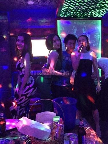 Hệ Thống Karaoke VaRy Cần Tuyển Nhân Viên Phục Vụ 43752864 Hệ Thống Karaoke VaRy Cần Tuyển Nhân Viên Phục Vụ