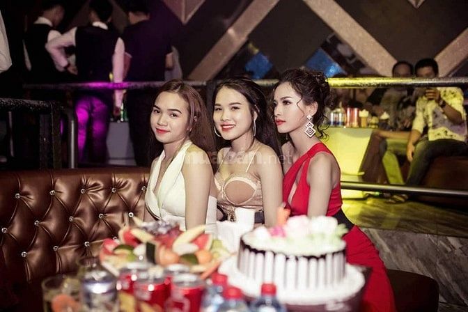 Tuyển Gấp Nam Nữ phục vụ Karaoke lương cao 43906250 Tuyển Gấp Nam Nữ phục vụ Karaoke lương cao