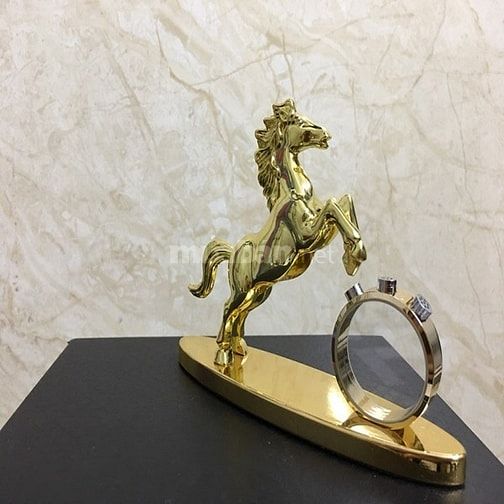 Tượng nước hoa hình con ngựa để xe hơi 46721568 Tượng nước hoa hình con ngựa để xe hơi
