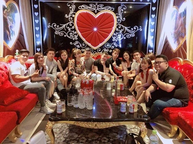 Karaoke Tú Sương cần tuyển nữ nhân viên PG_ Phục vụ 44162720 Karaoke Tú Sương cần tuyển nữ nhân viên PG_ Phục vụ