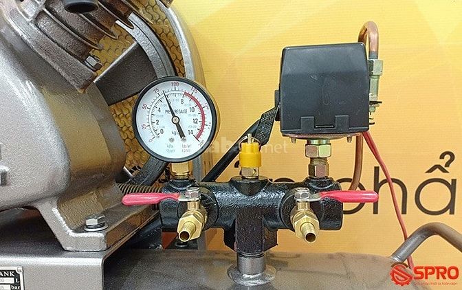 Máy nén khí piston 2HP 1 cấp Jaguar EV51H100-Dung tích 100L 38927342 Máy nén khí piston 2HP 1 cấp Jaguar EV51H100-Dung tích 100L