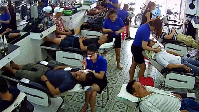 Tuyển 01 Thợ Nam hớt tóc, 01 Thợ Nữ cạo mặt, ráy tai, gội đầu 38388642 Tuyển 01 Thợ Nam hớt tóc, 01 Thợ Nữ cạo mặt, ráy tai, gội đầu