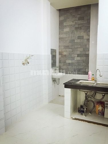 Ban nhà gấp ngay ngã tư 4 xa , diện tích  84 m, giá 1.85 tỷ