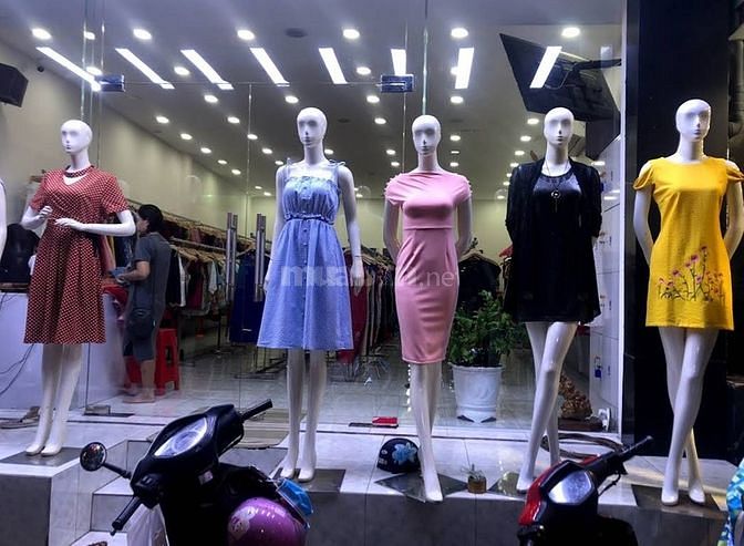 Cửa hàng thời trang-mỹ phẩm cần tuyển 3 nhân viên phụ bán hàng tết. 56683977 Cửa hàng thời trang-mỹ phẩm cần tuyển 3 nhân viên phụ bán hàng tết.