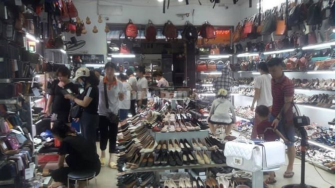 Tuyển Nhân Viên Bán Hàng giầy dép túi xách thời trang 46316928 Tuyển Nhân Viên Bán Hàng giầy dép túi xách thời trang