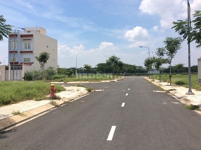 Đất chính chủ  lô GÓC 2 mặt tiền Đường PHAN VĂN MÃNG giá 700 triệu, 