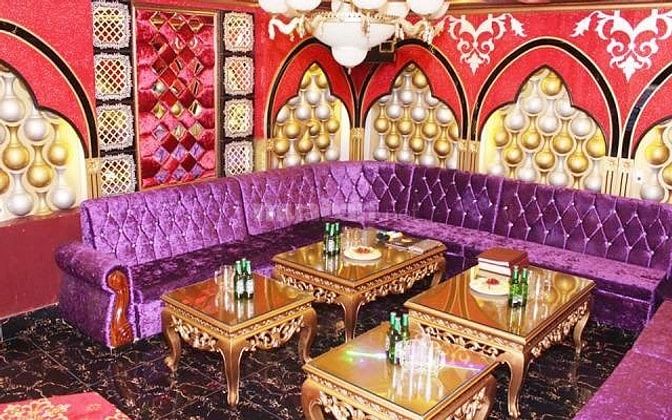 Tuyển nhân viên NỮ phục vụ quán KARAOKE lương cao 35 triệu/ tháng . 49530660 Tuyển nhân viên NỮ phục vụ quán KARAOKE lương cao 35 triệu/ tháng .
