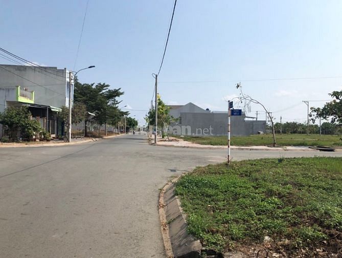 Kẹt tiền bán gấp lô đất thổ cư, TL825, 5x20m, sổ đỏ, giá 600 triệu 51208868 Kẹt tiền bán gấp lô đất thổ cư, TL825, 5x20m, sổ đỏ, giá 600 triệu
