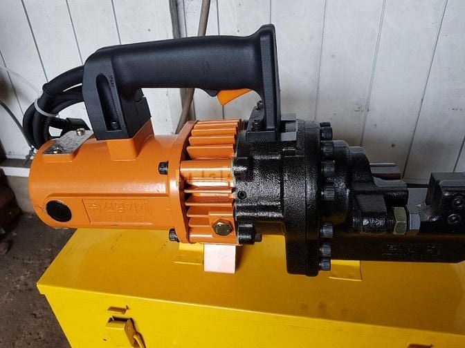 Máy cắt sắt cây phi Hàn Quốc 25mm 51227072 Máy cắt sắt cây phi Hàn Quốc 25mm