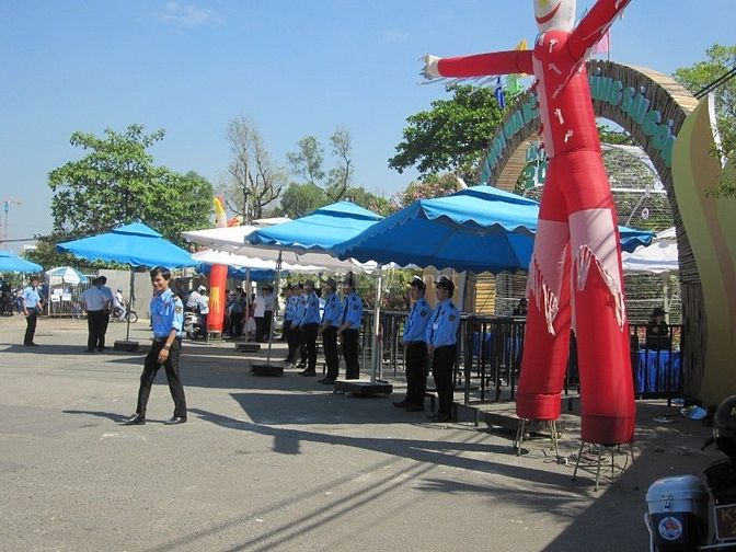 Tuyển Bảo vệ làm ca 24h/ Ngày làm đêm ngủ 51997683 Tuyển Bảo vệ làm ca 24h/ Ngày làm đêm ngủ
