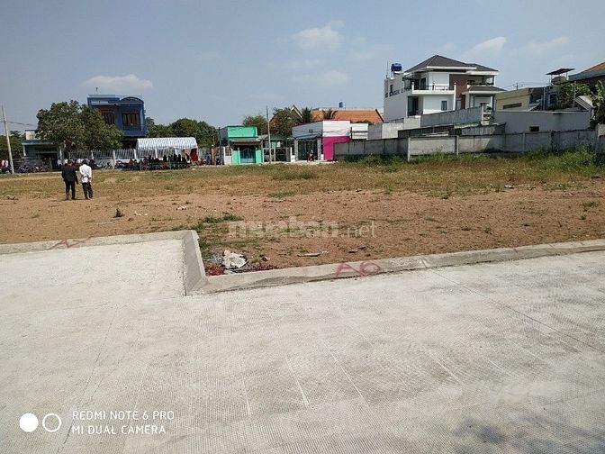 Kẹt tiền nên cần sang gấp cặp lô góc 990/200m2,thổ cư 100%,SHR, cc 52435688 Kẹt tiền nên cần sang gấp cặp lô góc 990/200m2,thổ cư 100%,SHR, cc