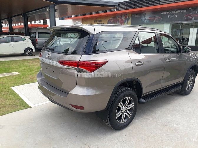 Bán xe Fortuner 2.4G số sàn máy dầu màu đồng ánh kim giao ngay 53181255 Bán xe Fortuner 2.4G số sàn máy dầu màu đồng ánh kim giao ngay