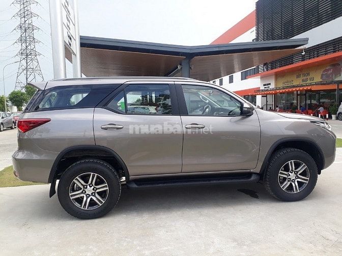 Bán xe Fortuner 2.4G số sàn máy dầu màu đồng ánh kim giao ngay 53181255 Bán xe Fortuner 2.4G số sàn máy dầu màu đồng ánh kim giao ngay