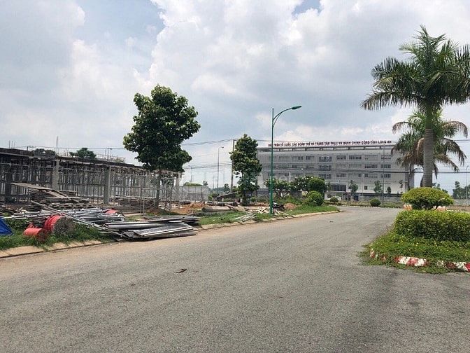 Biệt thự ven sông Vàm Cỏ Tây ngay trung tâm thành phố Tân An. 53781722 Biệt thự ven sông Vàm Cỏ Tây ngay trung tâm thành phố Tân An.